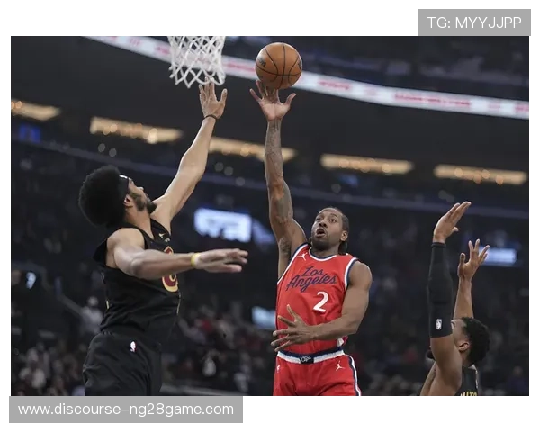 NBA季后赛激战正酣多支豪强上演逆转好戏球星表现引爆全场关注