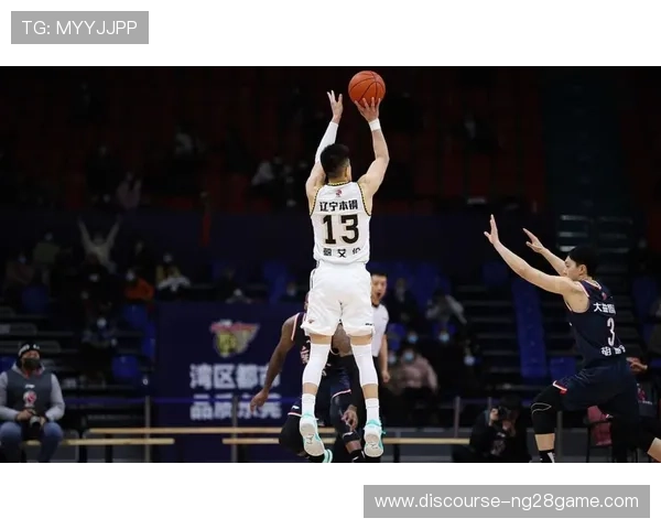 全场紧张激烈！篮球赛场上谁能笑到最后，决战一触即发